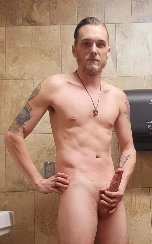 Old pic I decided to put up here. Feel free to DM me.