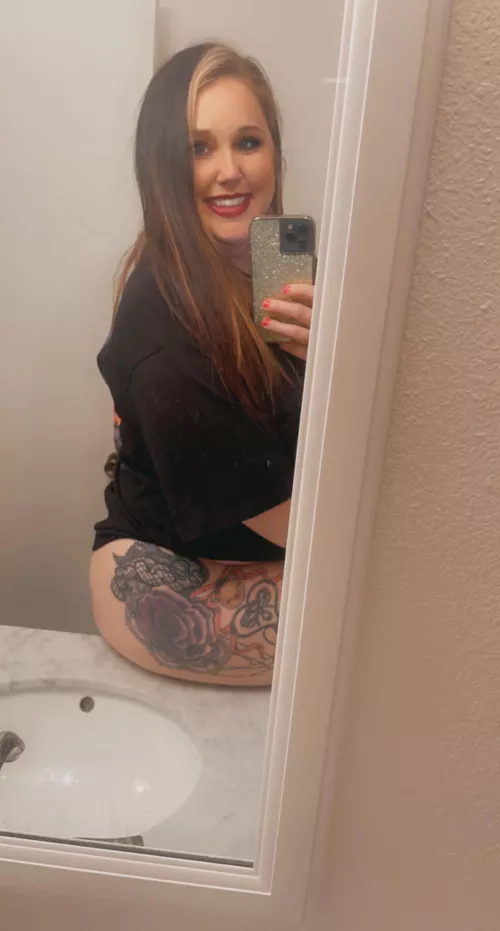 Put me on the counter and do naughty things to me 😈🔥