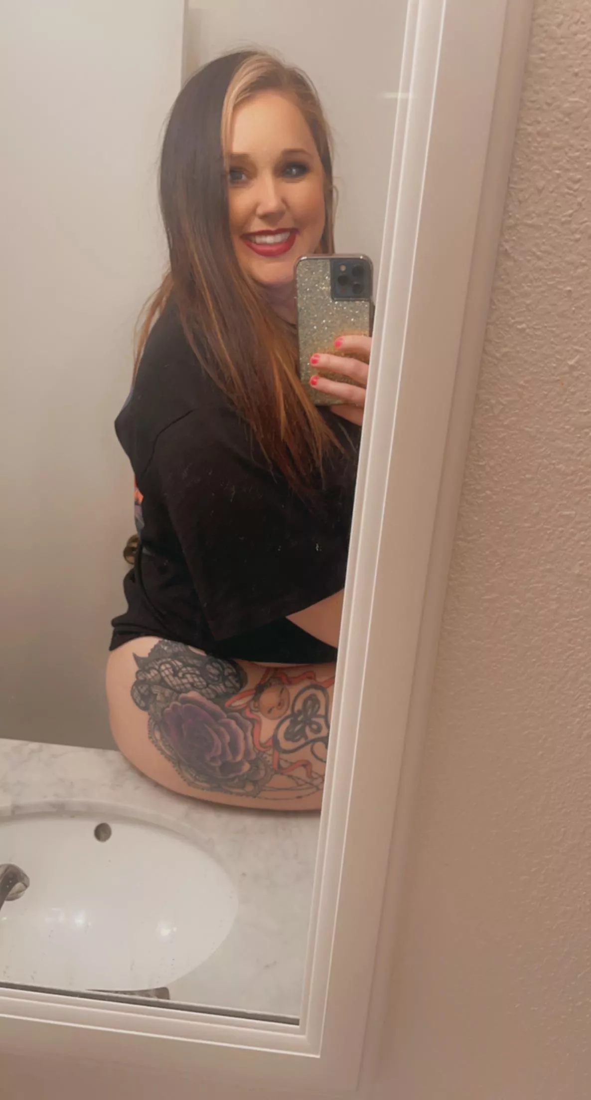 Put me on the counter and do naughty things to me 😈🔥