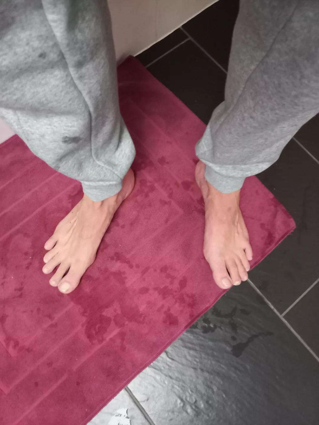 relaxed feet after bathtub