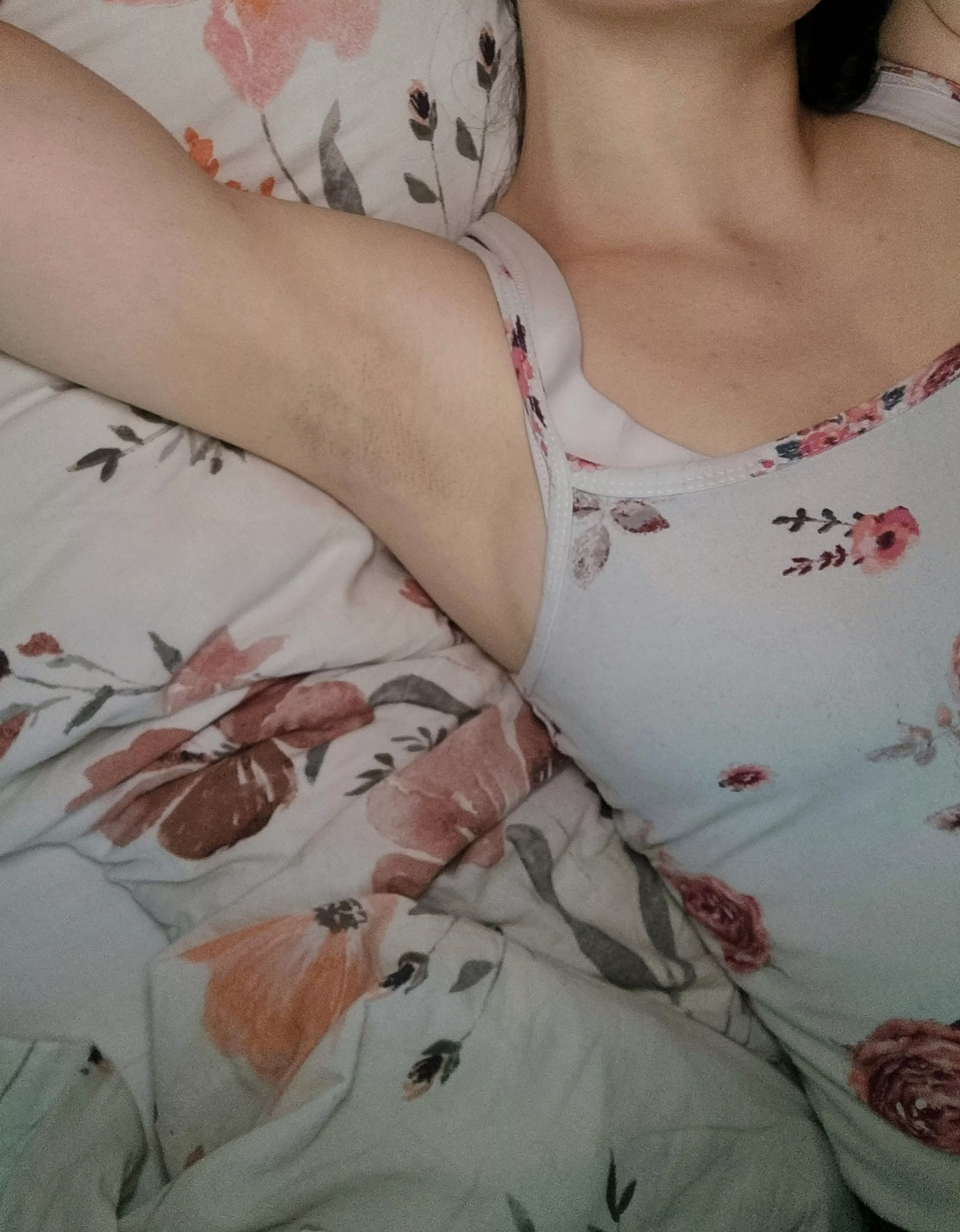 Relaxing in bed at the end of the day 🤗