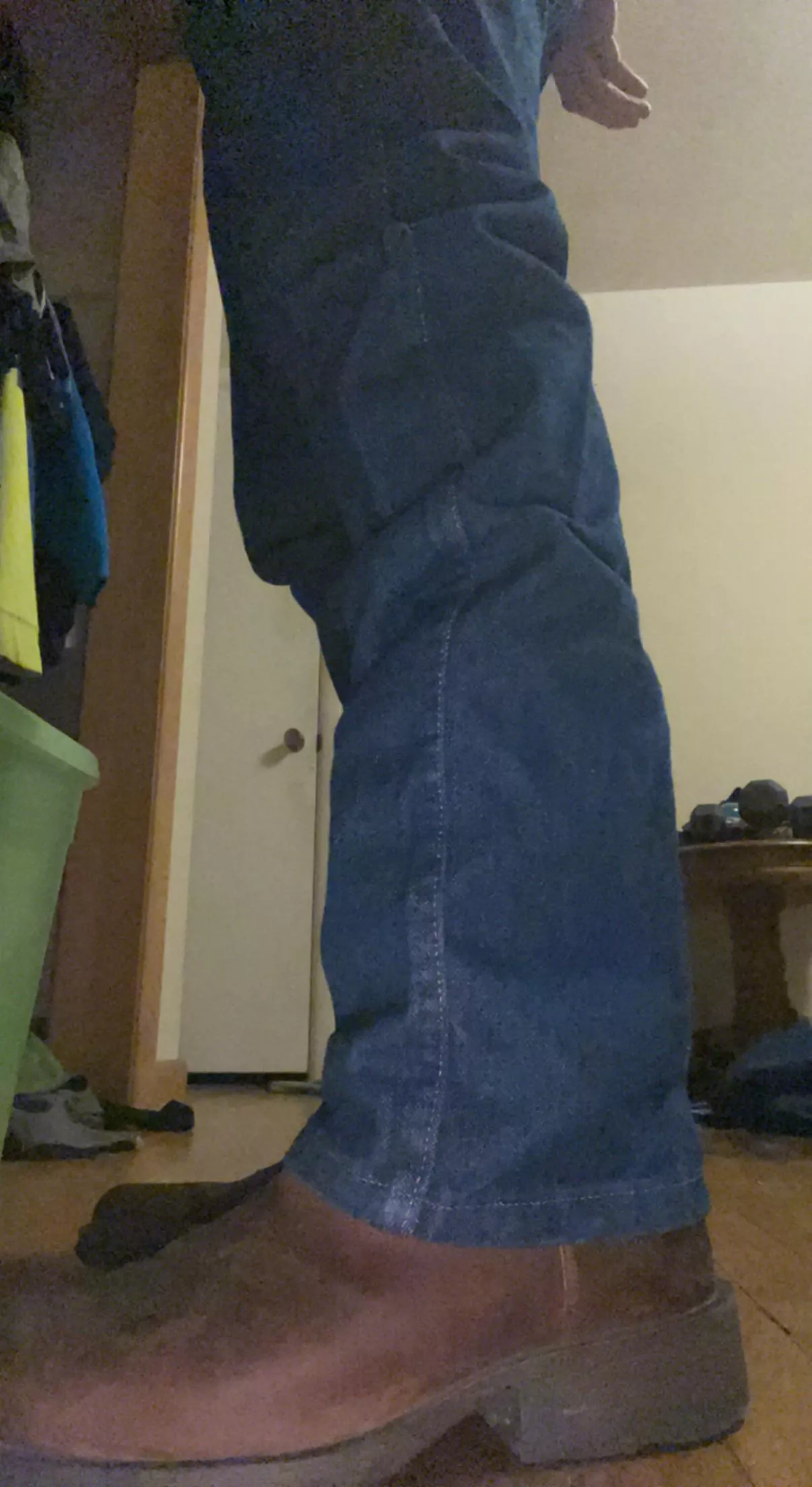 Should my boots be showing through my jeans even tho theyre bootcut