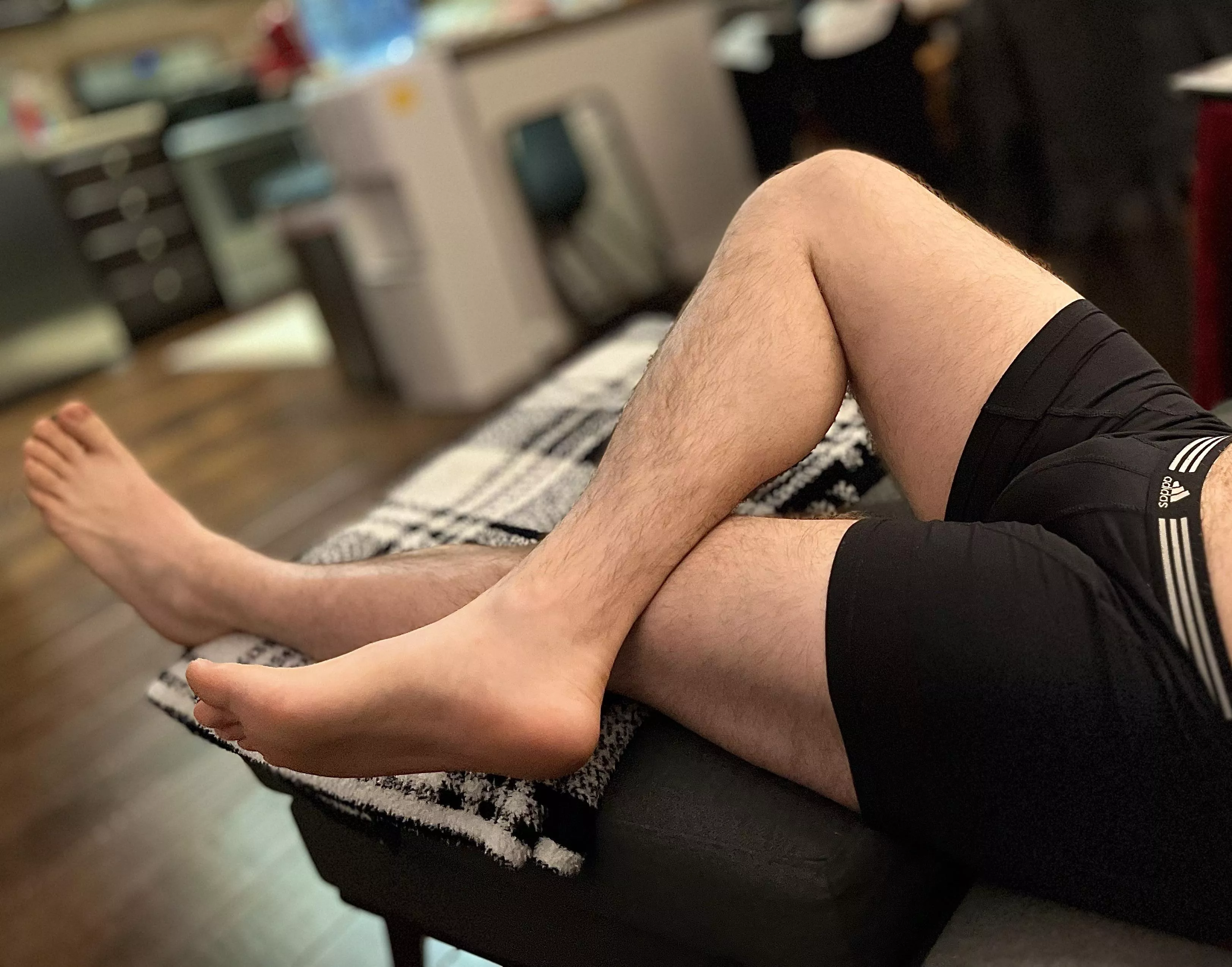 Sniff or lick? 👌🏽😏🦶🏼