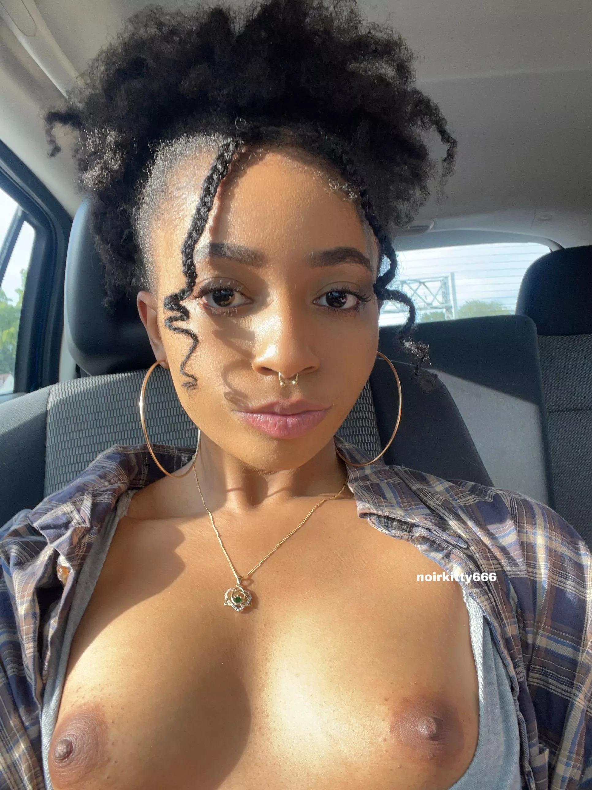 suck on my tits in the car pls