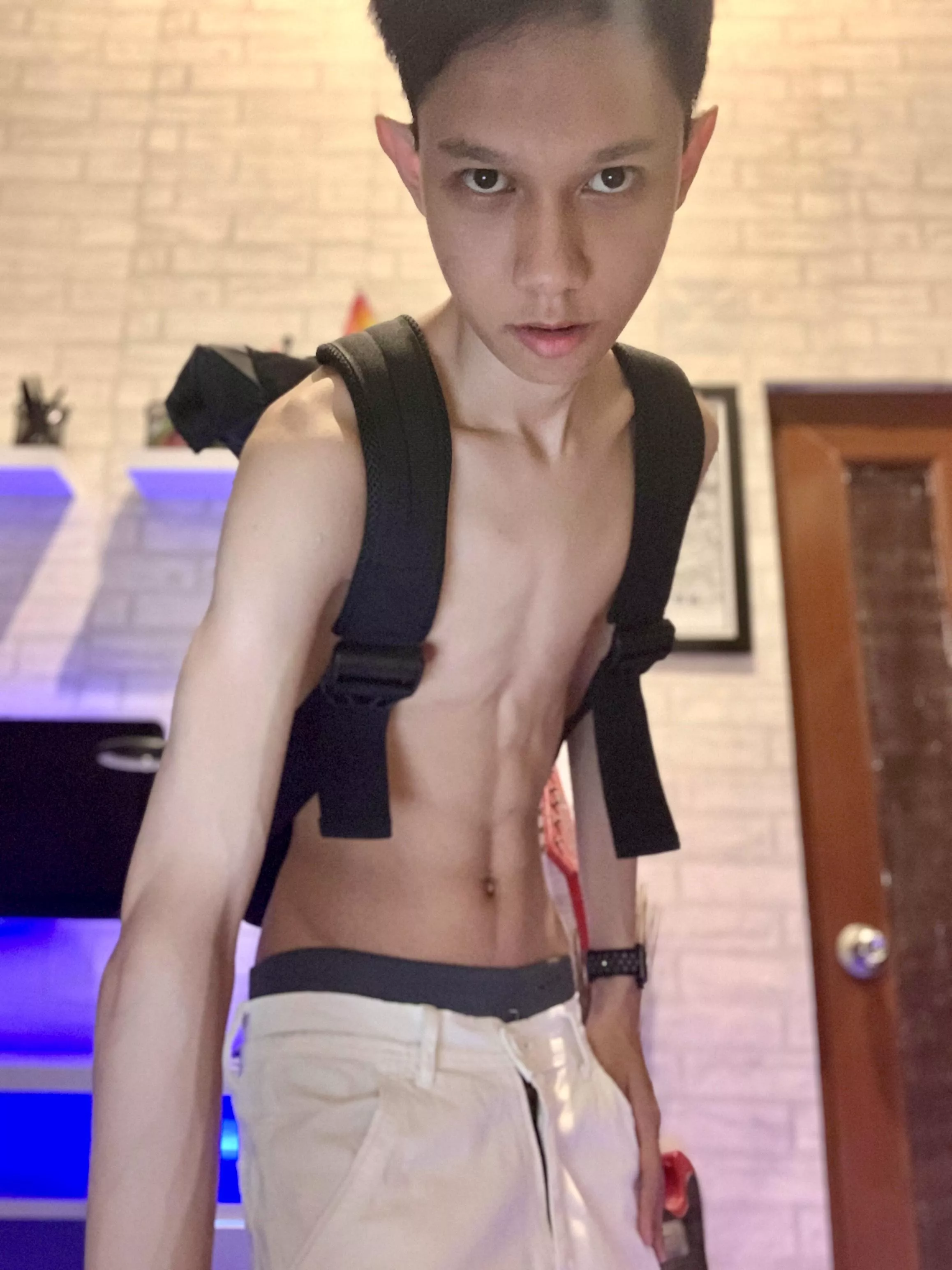 The weather is very hot so I'm going out like this 😉