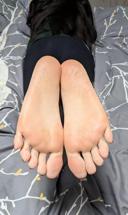 These long and smooth Asian soles will milk you dry 😈