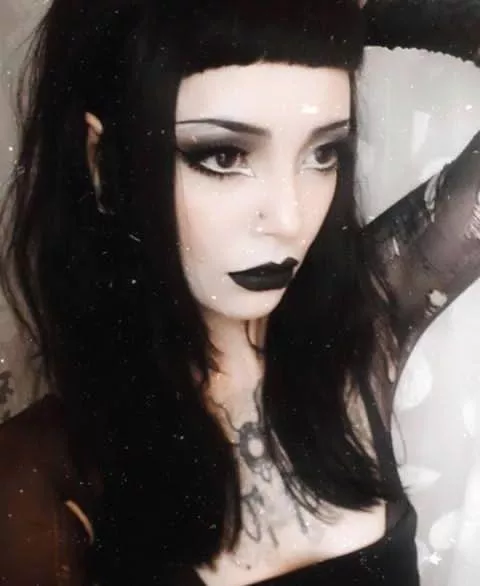 Thumb up = 3 pics in your DM 1 comment =surprise ❤️ [domme]