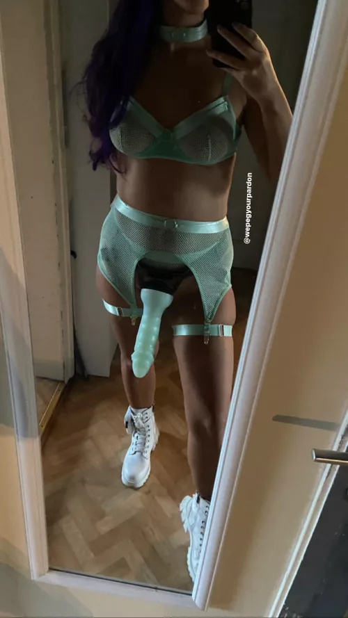 Want me to probe you with my alien girl dick? 👽🍆