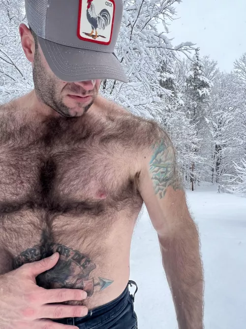 Welcome to me snowy and quiet homestead ❄️