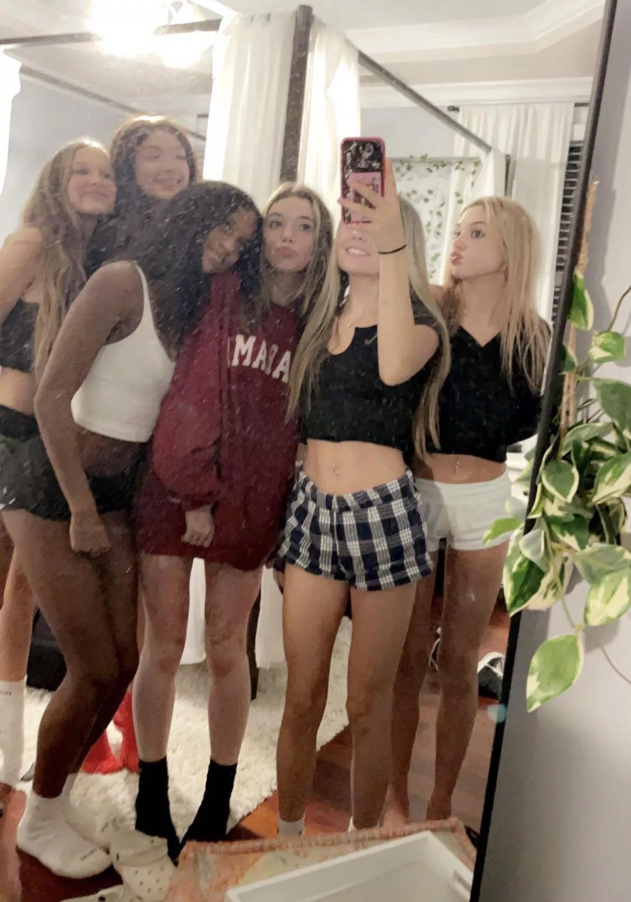 🤍🖤 Which Girl?