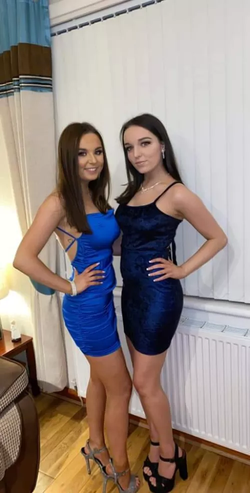 Which sister, 1 or 2🥵🤤