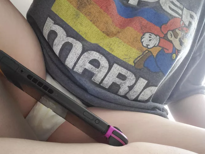 Who else wants to snuggle up in a diapee with their switch? 😚 F25
