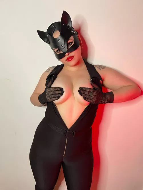 Who wants to be dominated by Catwoman? [Domme]