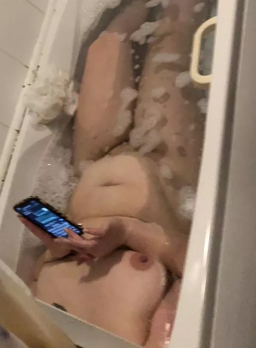 Wife 33 sneak of her in the bath, tell me what you think