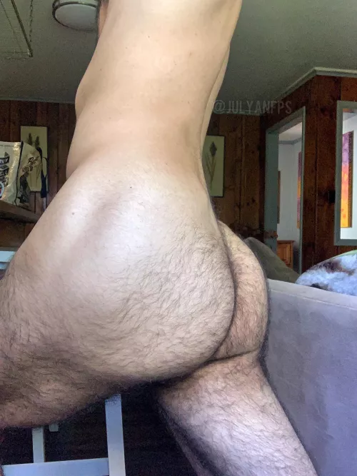 would you bite it or spank it? 👋🏼🫦
