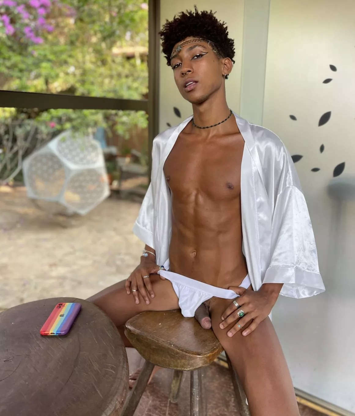 Would you make a scene with me? 😏