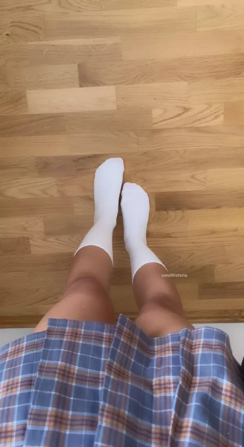 you’re into nice legs and white socks, yeah?