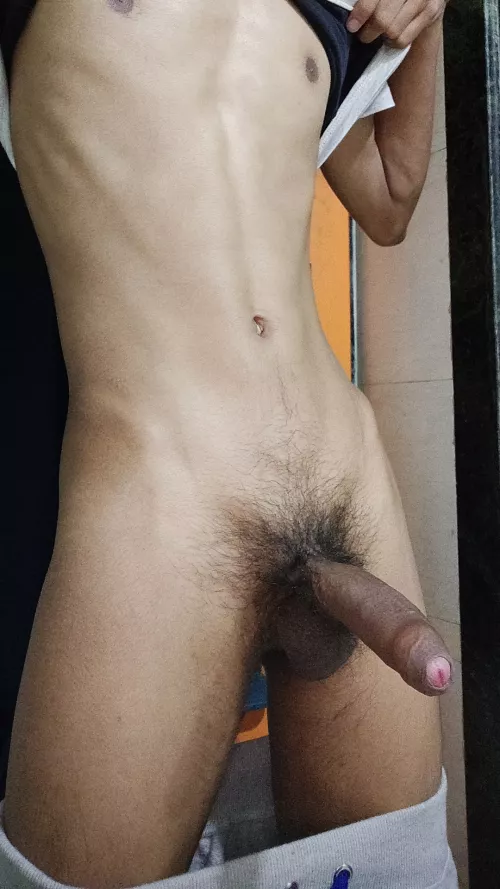 19 , can someone suck me hard 🥵🥵