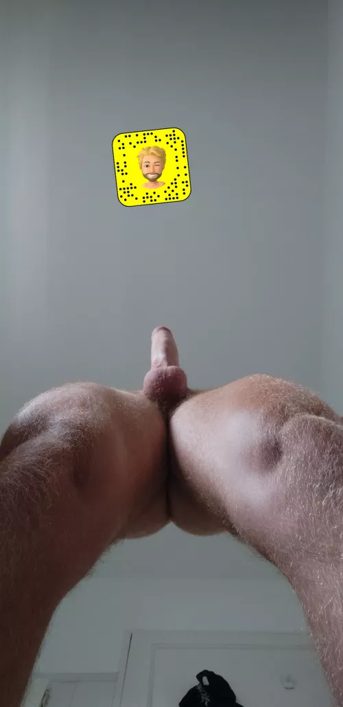 21 M . College Athlete. Like if I can send you nudes.