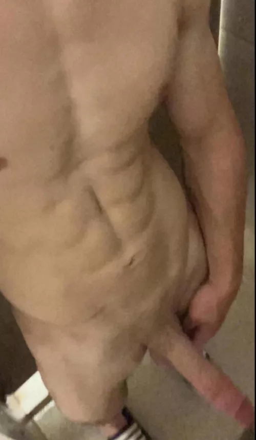 21 USA muscle and hung. Send snap and body pic to be added. Also getting sucked on cam later