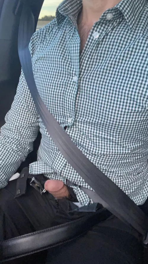 [28] leaving work and looking for some entertainment. Prefer hairy bottoms.