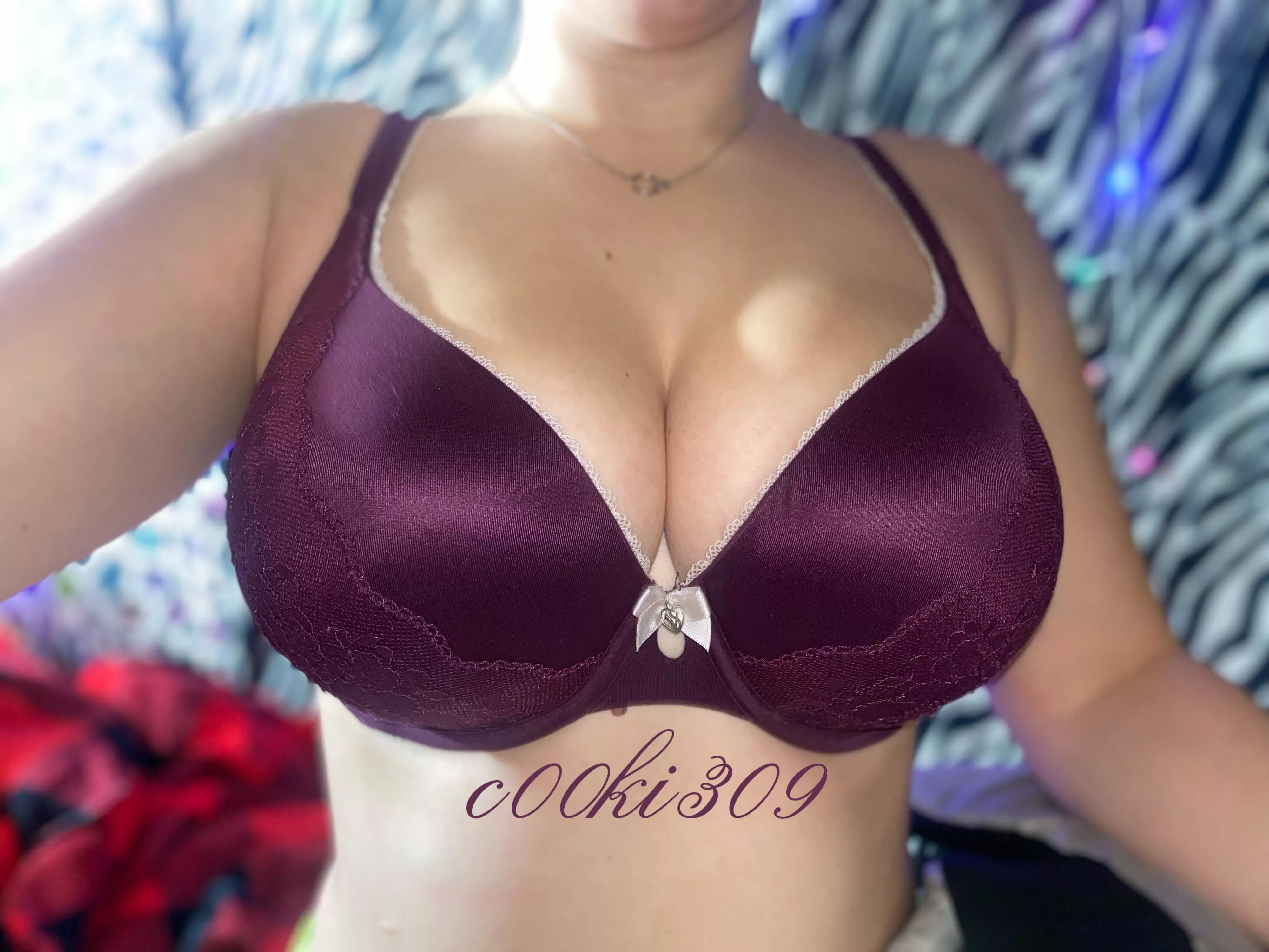34DDD really gives the perfect lift!