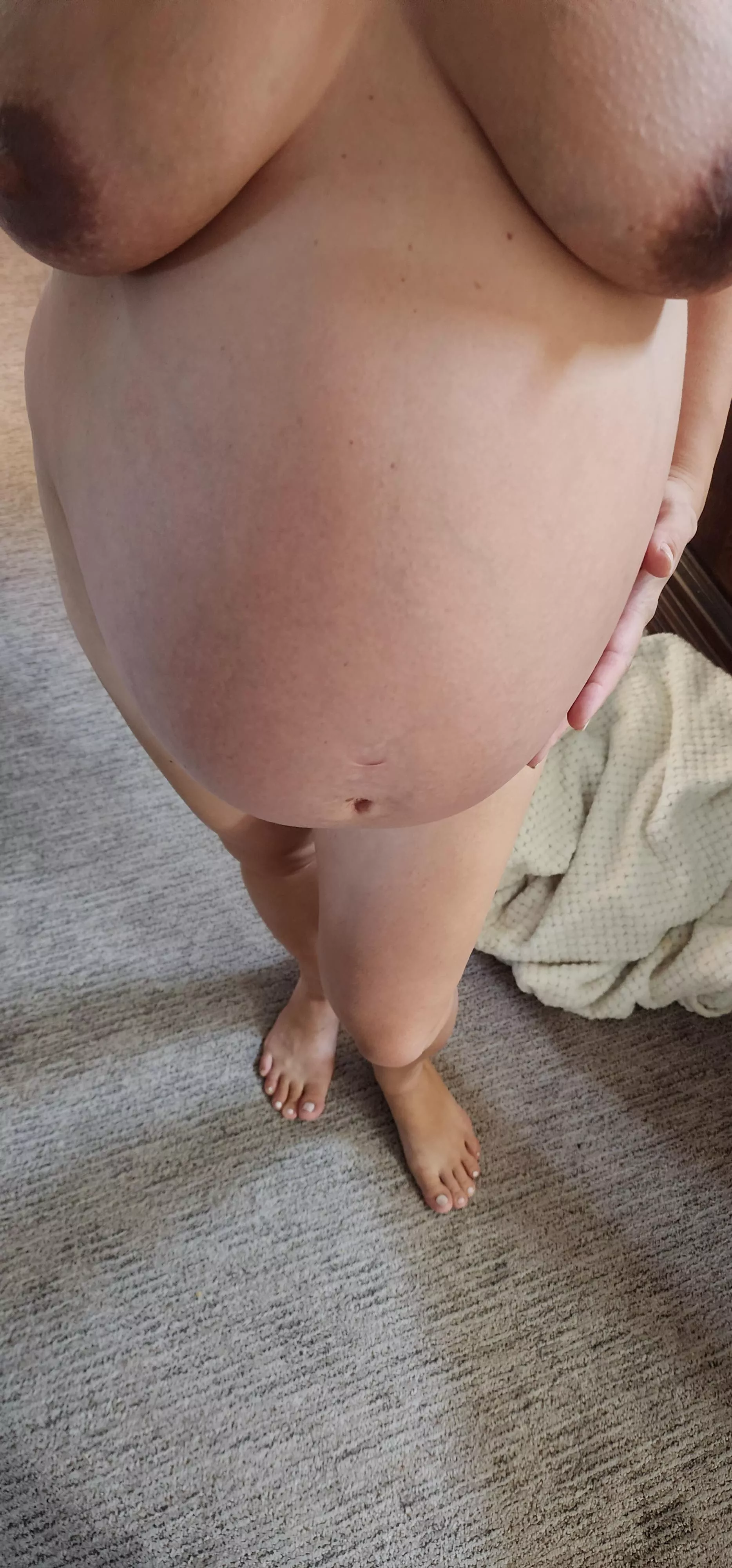 36 Weeks and I Can't See My Pussy! Wanna Check If It Still Looks Sexy?