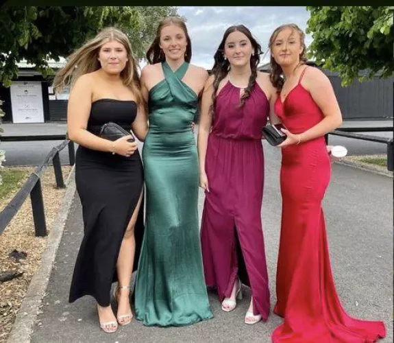 4 girls at prom
