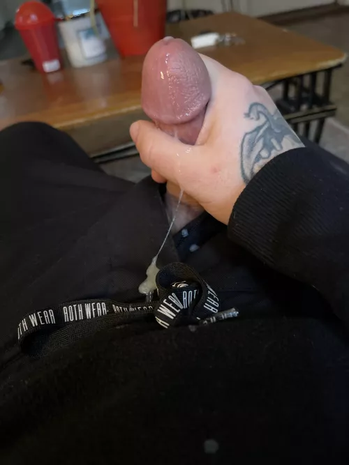 any bi or curious men looking to chat? [31 male] 100% discretion.
