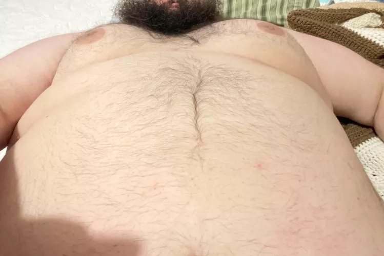 Any ladies here like big hairy bearded guys? Let’s chat ladies. (31)
