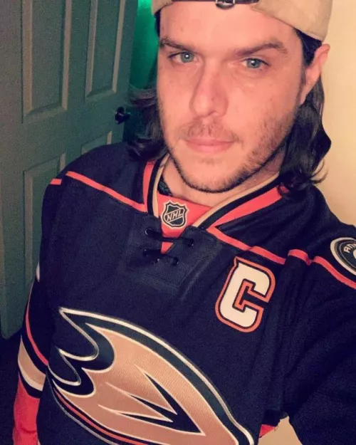 Any other hockey gaybros?