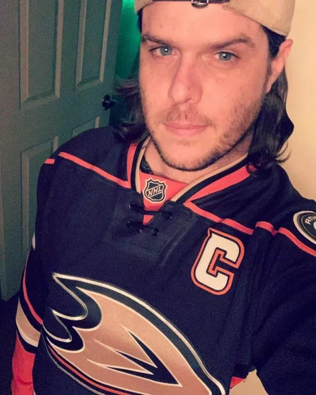 Any other hockey gaybros?