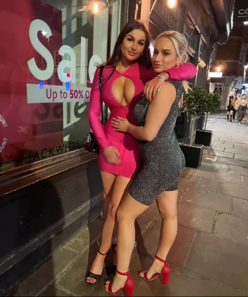 Charlotte and Liv looking for a place to stay