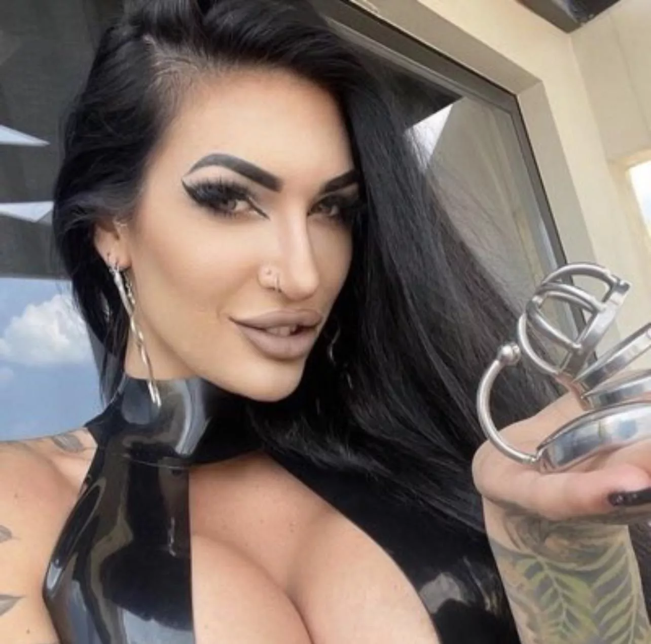 Come get locked and worship me for the rest of your life 😊