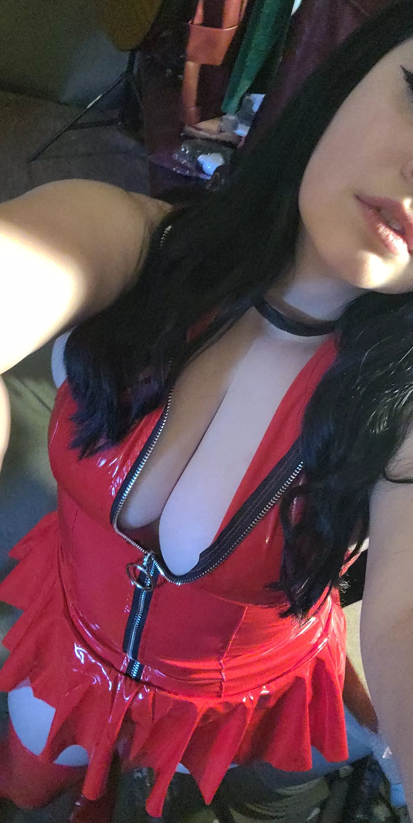 Come worship at my feet like a good little one