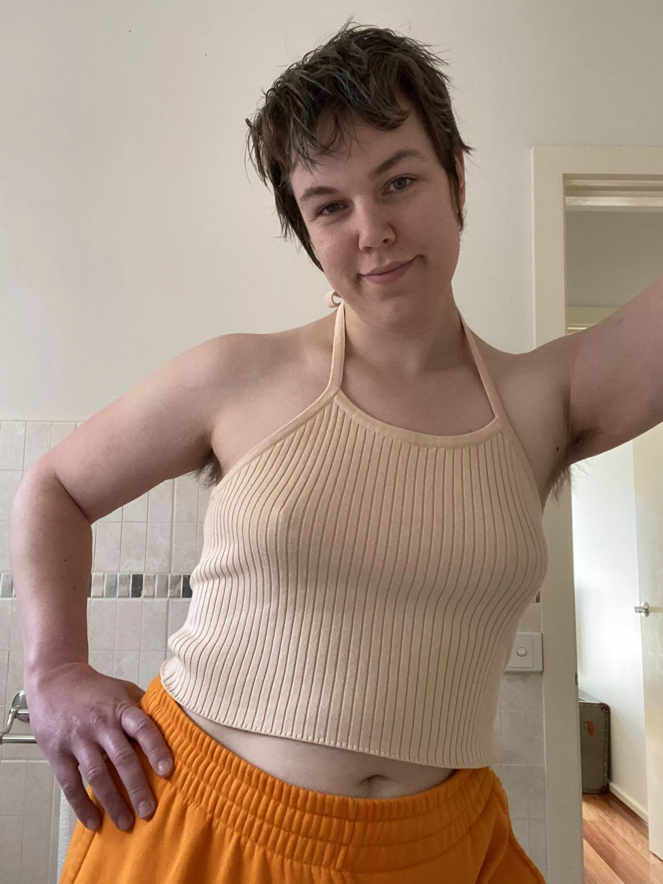 crop top weather is my favourite weather 🥰