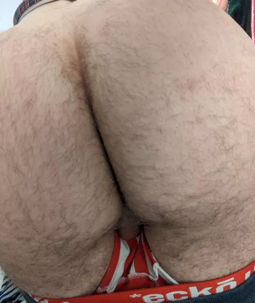 Do you like my thick hairy ass? 🍑