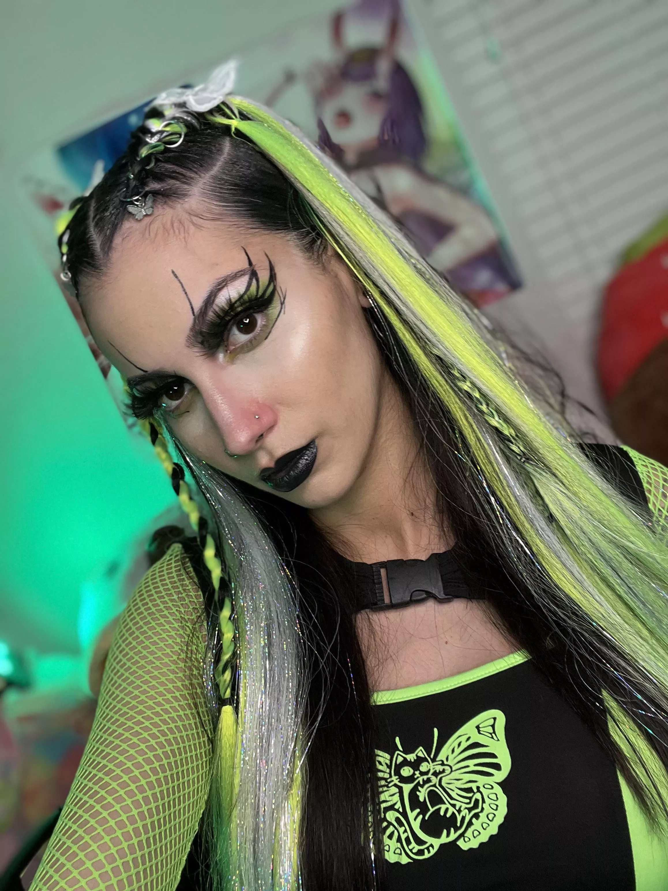 edgy makeup looks are my fave🖤💚