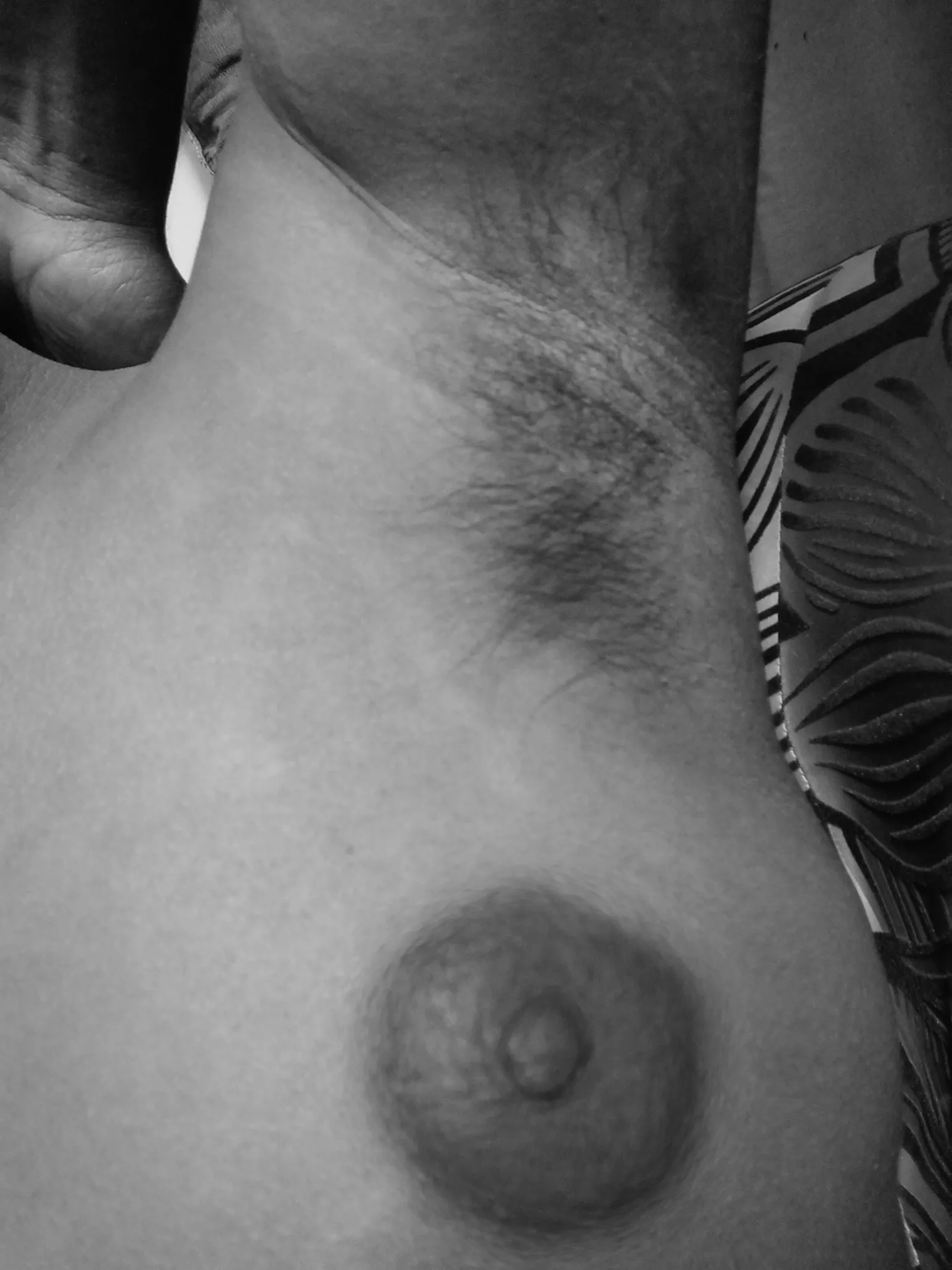 (f) 27,59,5'6 you think it's okay for women with under arm hair to go sleeveless?