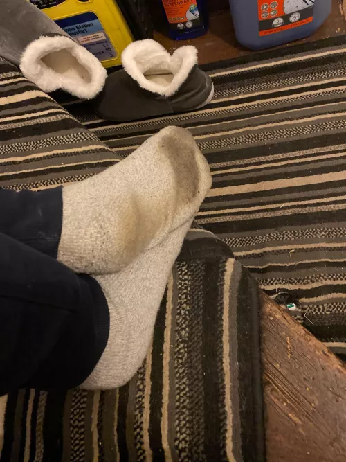 [female]Thought I’d give white a go today ouch now look at these heheh 🤭