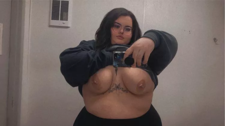 Gotta love them long road trip selfies