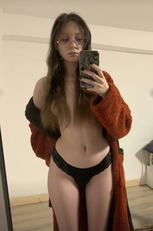 Hello , my name is Luna and i post spicy pics and vids on of