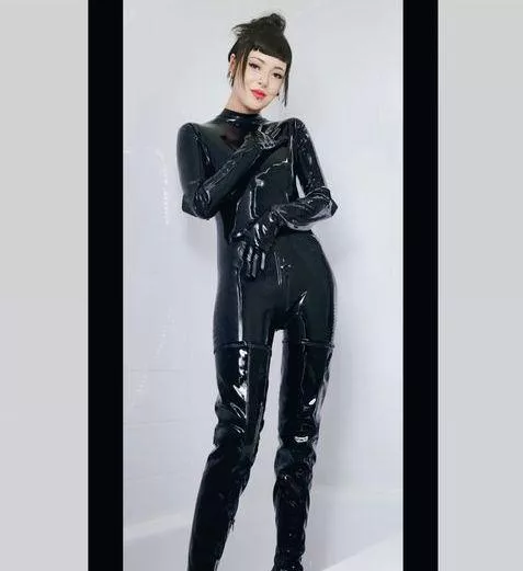 Hit an arrow for an instant humiliation task. [F]