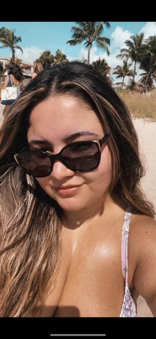 Huge uh… sunglasses