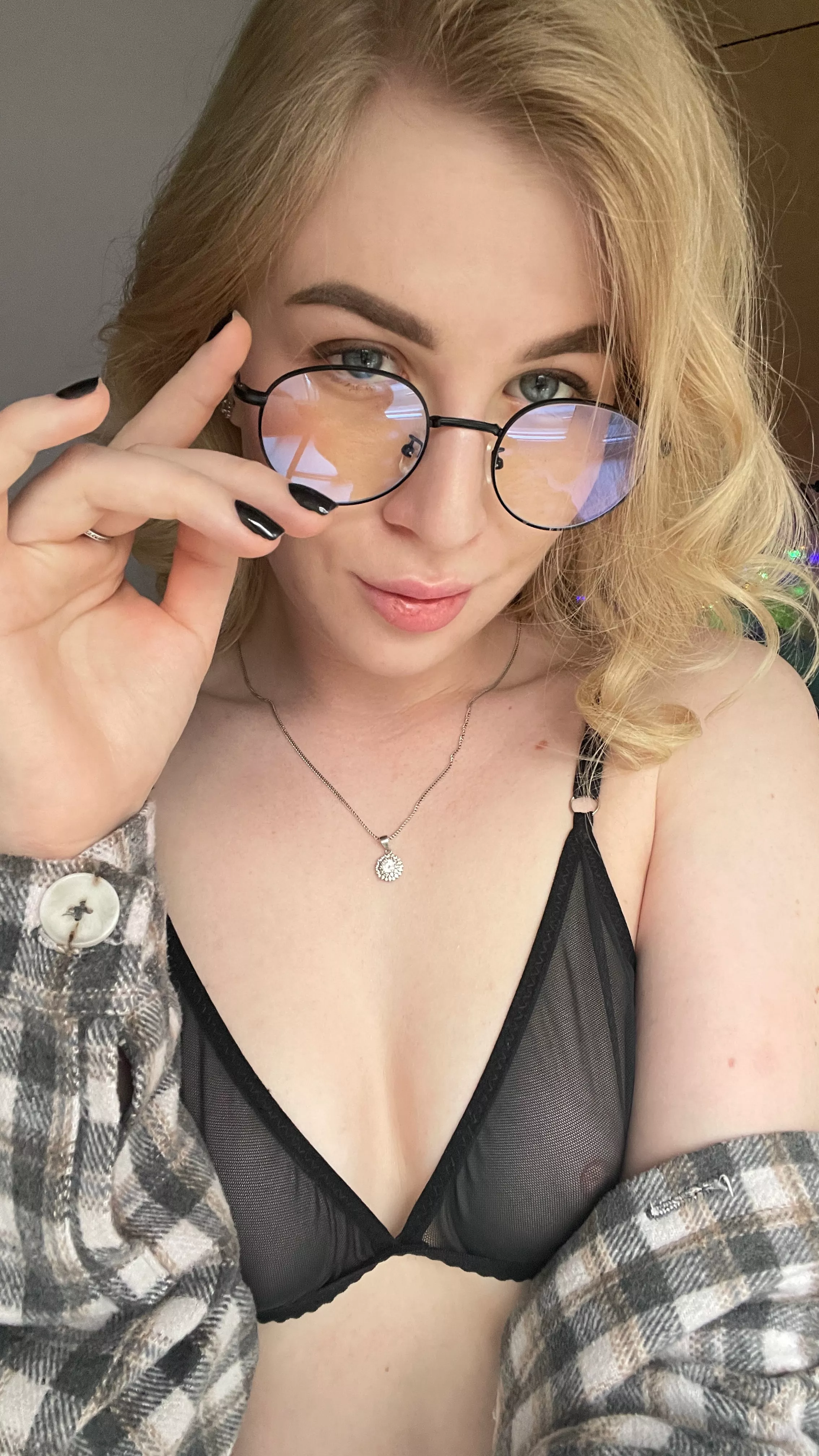 I heard that I`m cute with glusses on