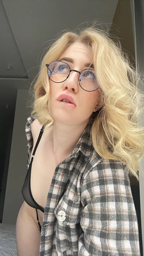 I heard that I`m cute with glusses on