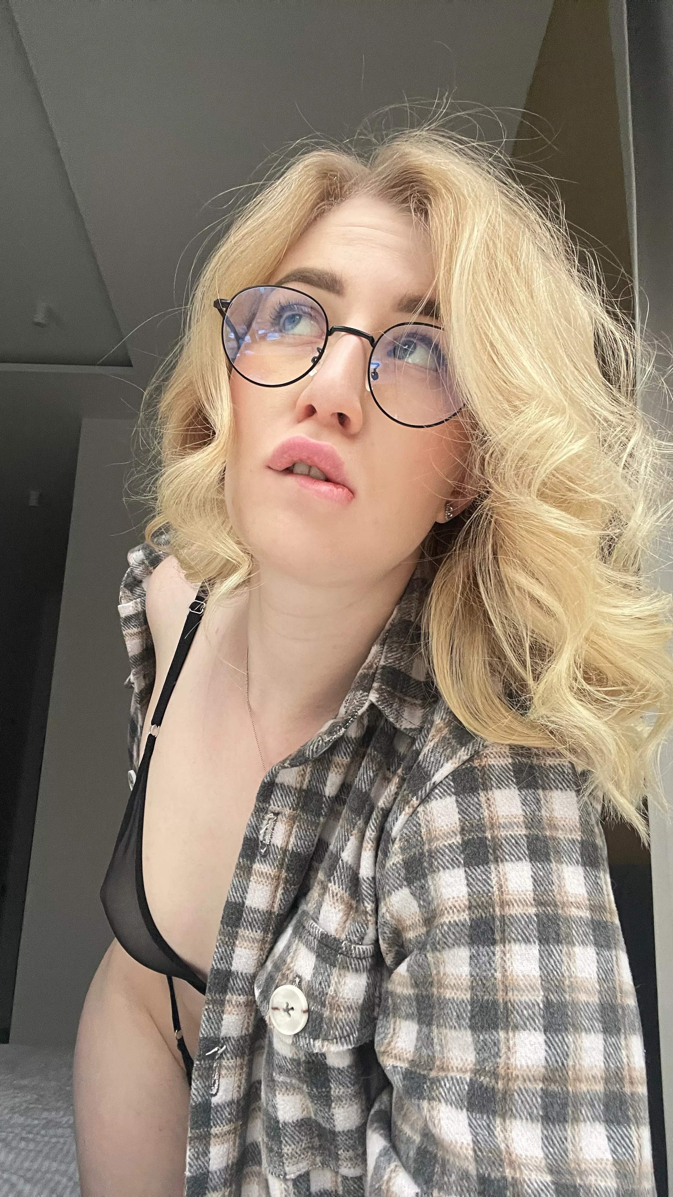 I heard that I`m cute with glusses on