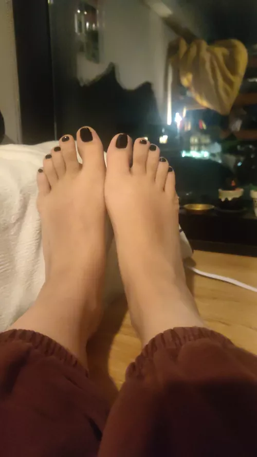 I just love showing off my feet <3