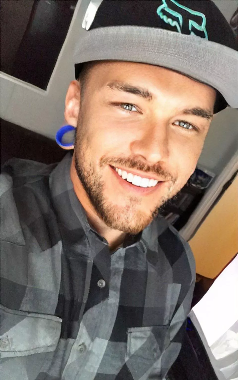 I need a cuddle buddy plz! It’s cold! 🤗