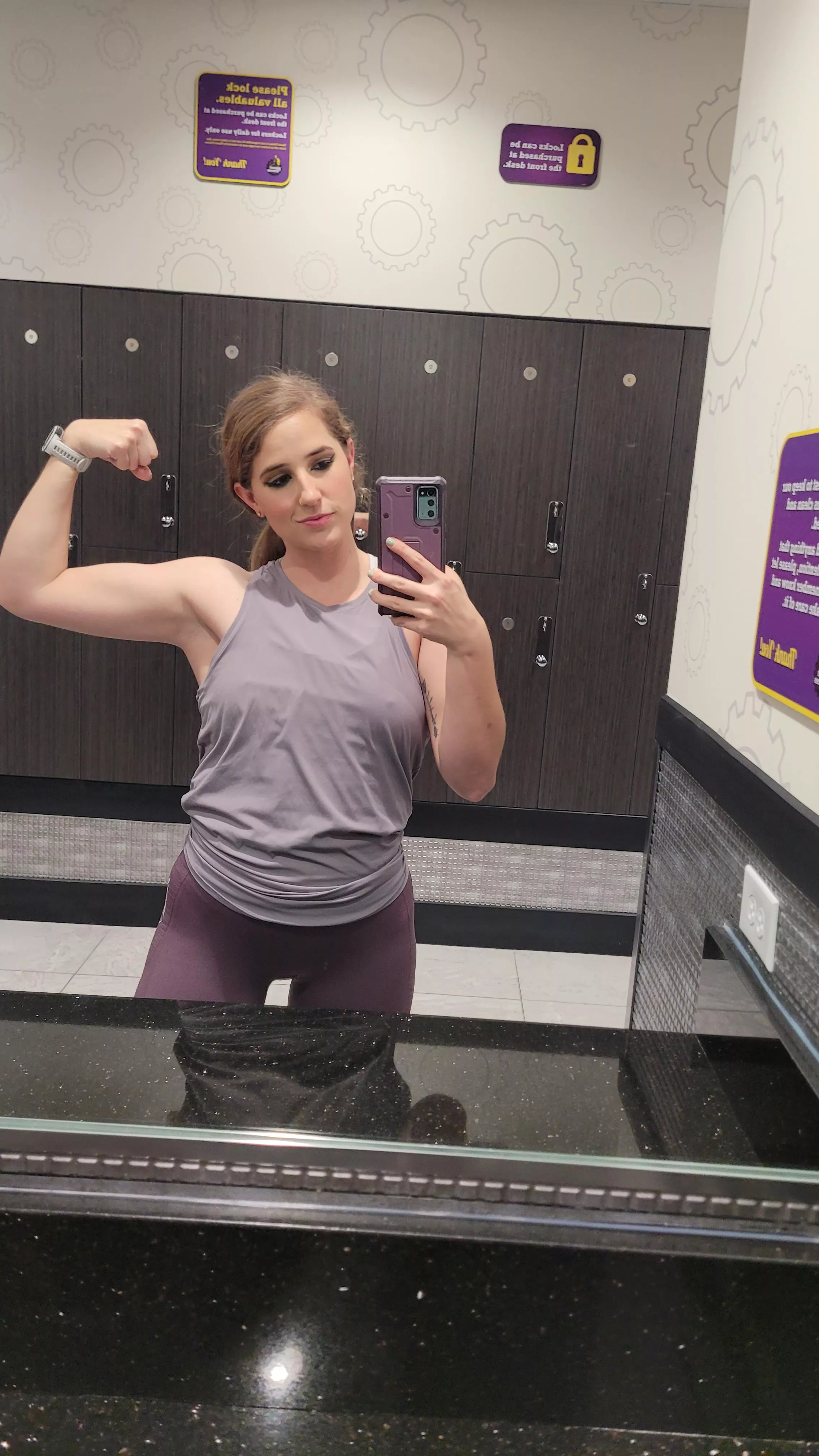 I want to wrestle, winner gets a naughty surprise 😉